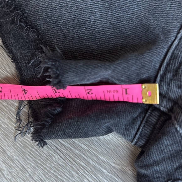 Reformation Charlie High Rise Jean Short in Havana
Wash 30 - Picture 5 of 10